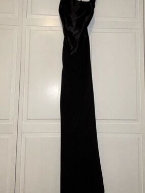 Sleek Black Maxi Dress — Timeless Evening Style